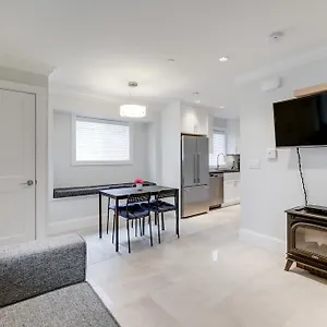 New Urban Modern Main Street House Holiday home