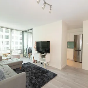 Chic 2-bedroom In Central Downtown With Stunning Water Views Apartment
